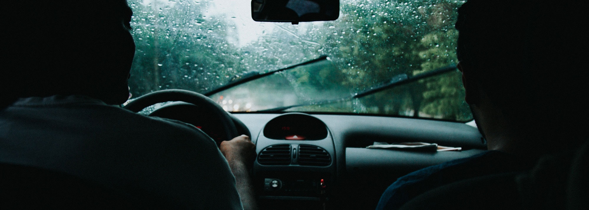banner Como preparar o carro e conduzir com chuva?